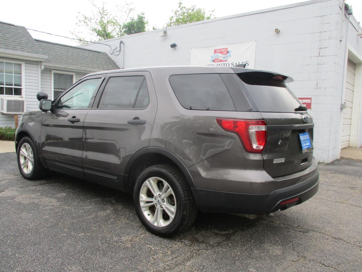 2017 GRAY Ford Explorer (1FM5K8AR3HG) , AUTOMATIC transmission, located at 540a Delsea Drive, Sewell, NJ, 08080, (856) 589-6888, 39.752560, -75.111206 - Photo#3